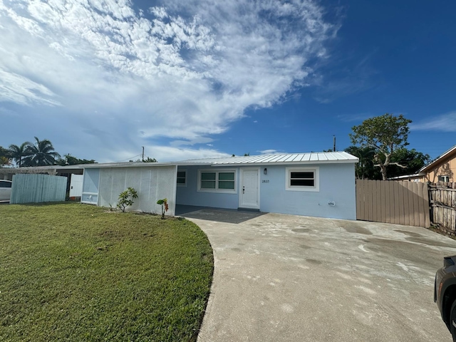 ranch-style home with a front lawn