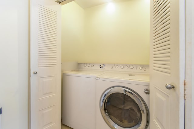 washroom with laundry area and washing machine and dryer