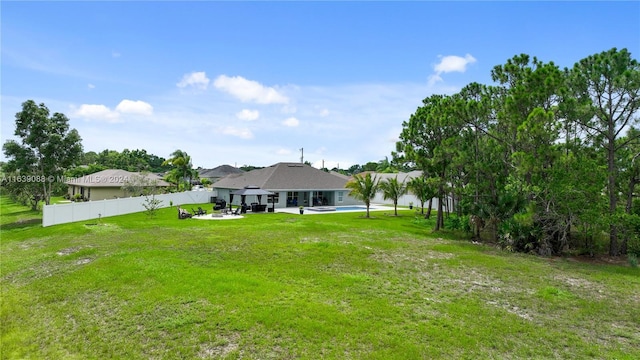 view of yard featuring a patio