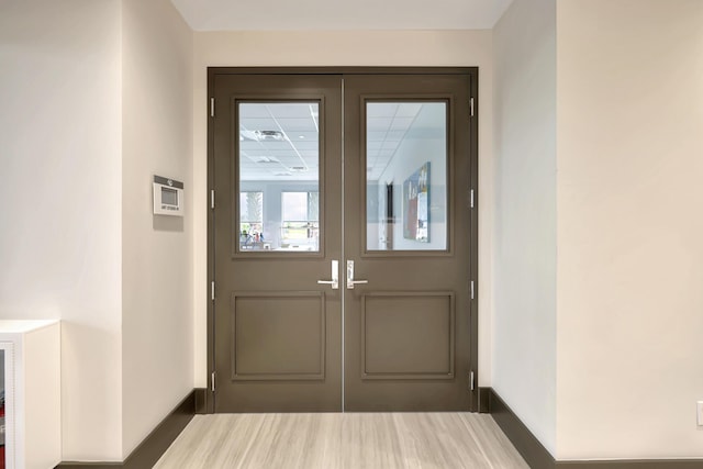 entryway featuring baseboards