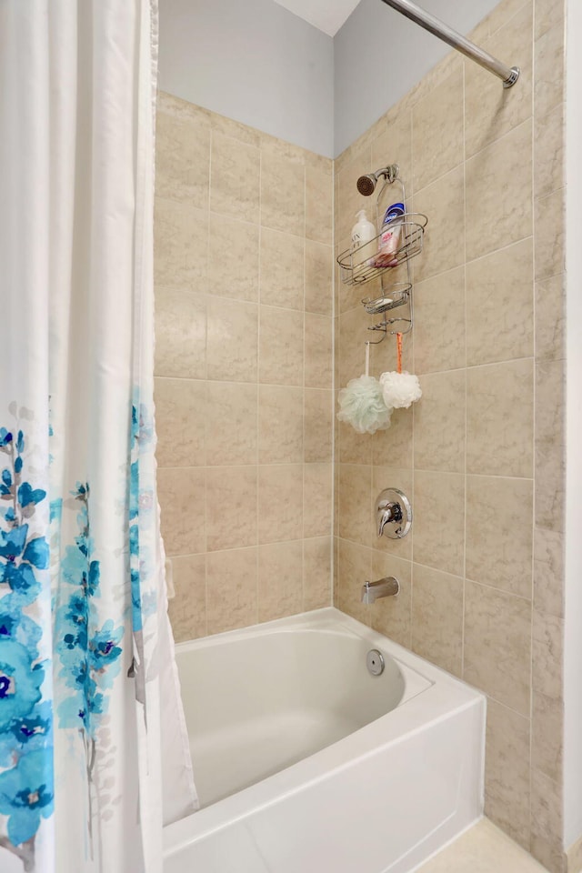 bathroom featuring shower / bath combo