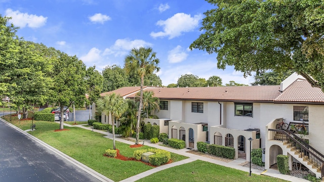 view of front of house with a front yard