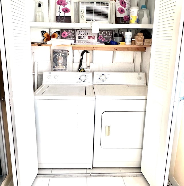 washroom with laundry area and washer and clothes dryer