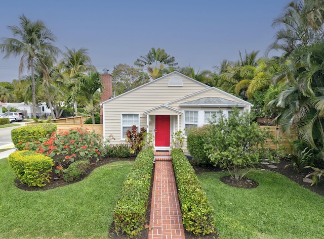 bungalow featuring a front yard