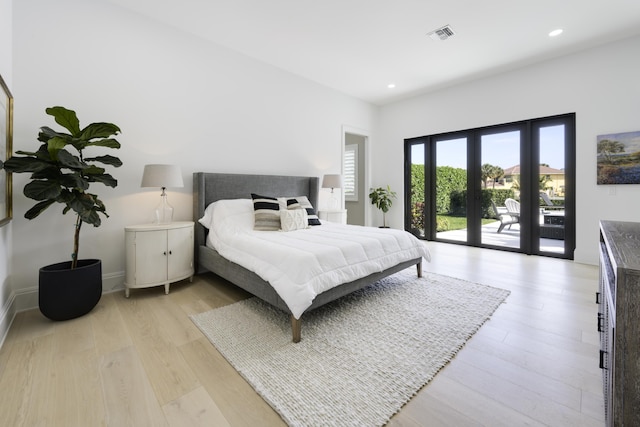 bedroom with access to exterior, recessed lighting, visible vents, light wood-style flooring, and baseboards