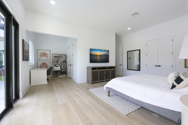 bedroom with light wood-type flooring, visible vents, baseboards, and recessed lighting