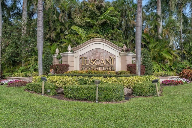 community sign with a lawn