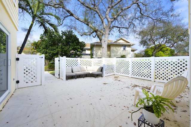 view of yard featuring outdoor lounge area and fence