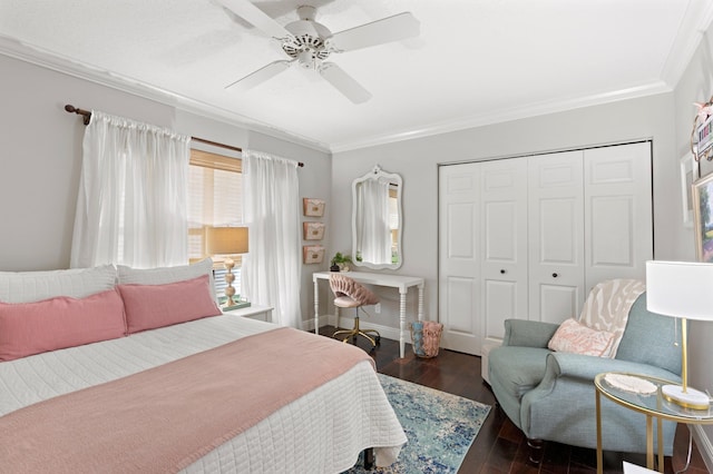 bedroom with dark hardwood / wood-style flooring, ornamental molding, a closet, and ceiling fan