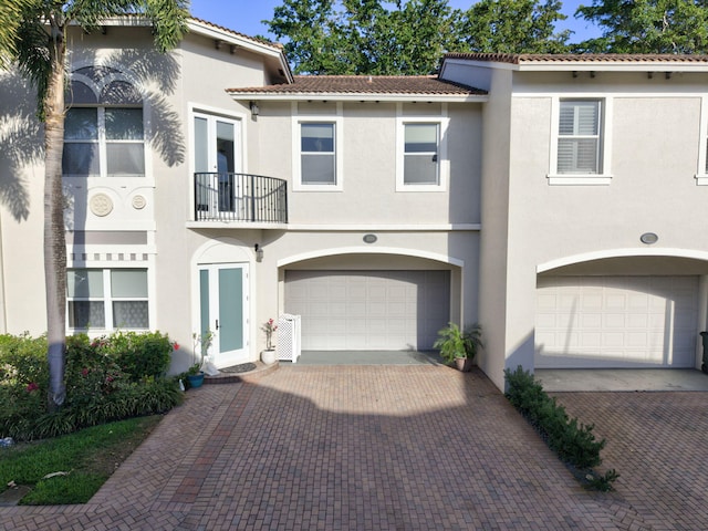 view of front facade featuring a garage and a balcony