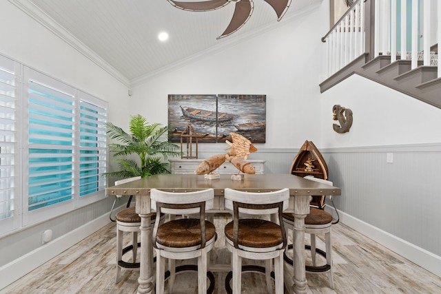 2666 SE Erickson Dr, Port Saint Lucie, FL 34984 - dining room featuring crown molding, vaulted ceiling, and light wood-type flooring