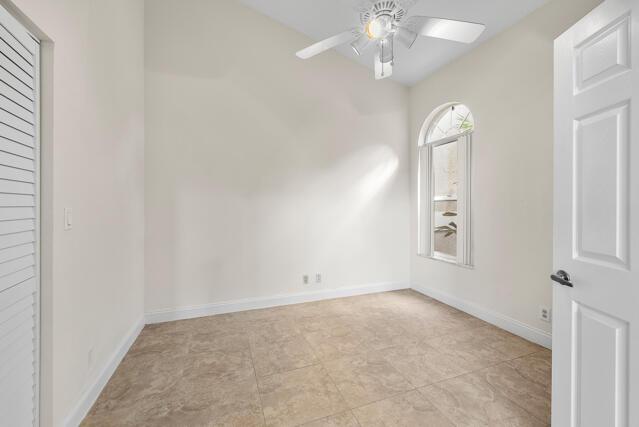 empty room featuring ceiling fan