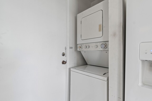 10439 Quailwood Ln Unit B, Boynton Beach, FL 33436 - washroom with stacked washer / drying machine