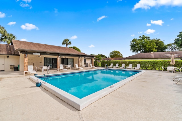 10439 Quailwood Ln Unit B, Boynton Beach, FL 33436 - community pool with a patio area and a ceiling fan