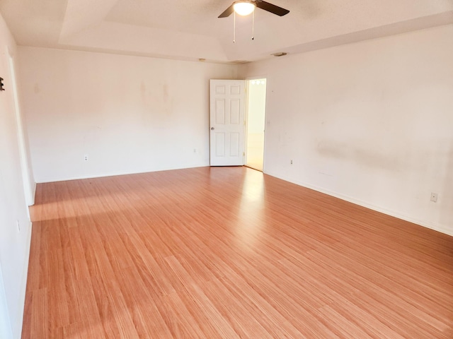 empty room featuring light wood-style flooring and ceiling fan