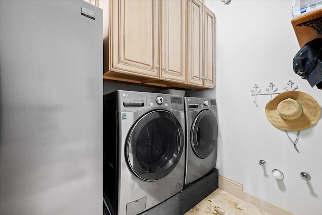 washroom with cabinets and independent washer and dryer