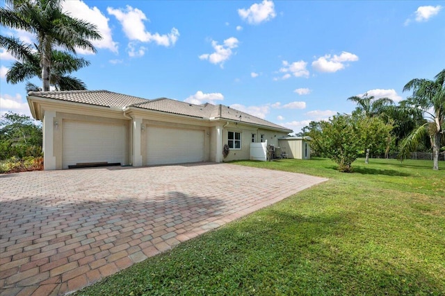 view of front of property featuring a garage and a front yard