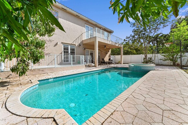 7404 Water Dance Way, Lake Worth, FL 33467 - view of swimming pool featuring a pool with connected hot tub, a patio, ceiling fan, and a fenced backyard