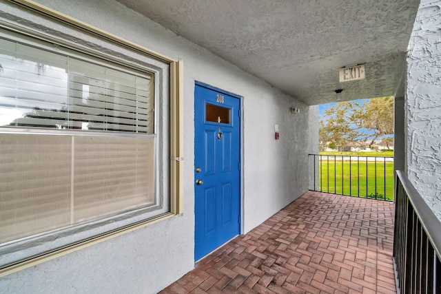 view of exterior entry with stucco siding