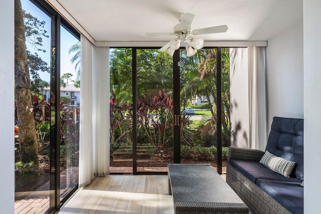 sunroom with ceiling fan