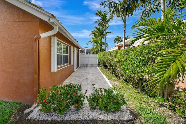 view of yard with a patio area