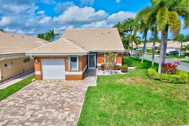 view of front of house featuring a front lawn and a garage