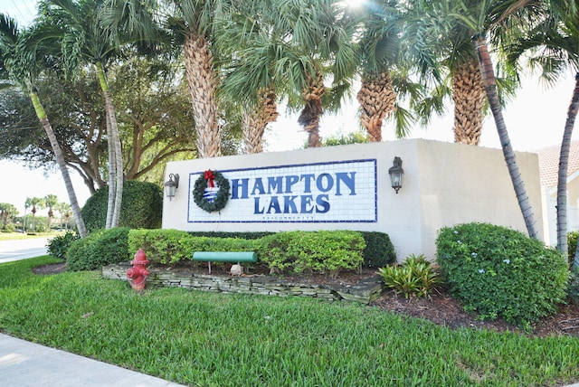 view of community / neighborhood sign