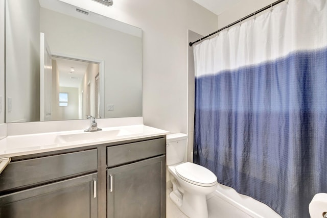 full bath with visible vents, vanity, toilet, and a shower with curtain