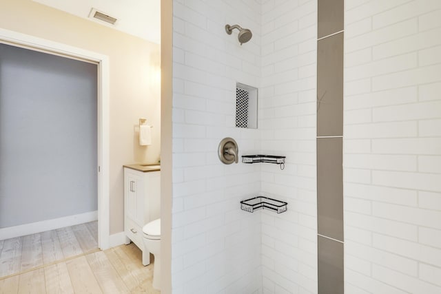10174 Dogwood Ave, Palm Beach Gardens, FL 33410 - full bathroom with tiled shower, wood finished floors, toilet, and vanity