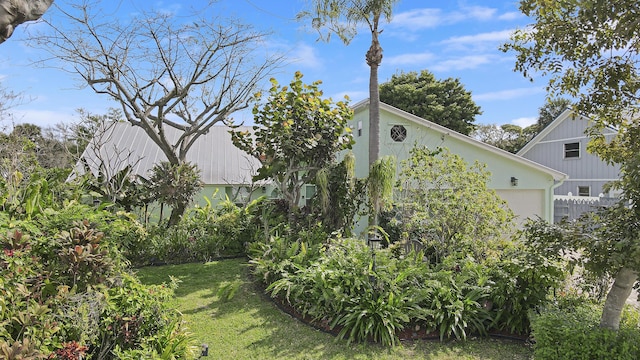 10174 Dogwood Ave, Palm Beach Gardens, FL 33410 - view of green lawn featuring a garage