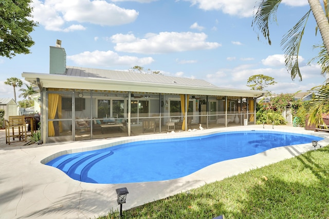 10174 Dogwood Ave, Palm Beach Gardens, FL 33410 - swimming pool featuring a sunroom, ceiling fan, and a patio area