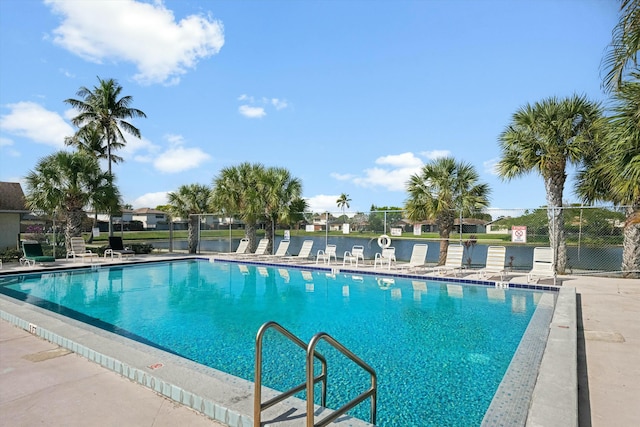 view of swimming pool