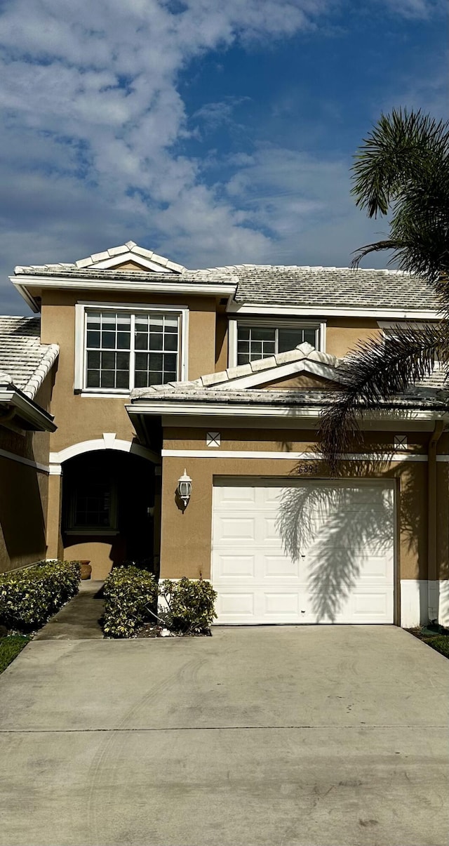 view of front facade featuring a garage