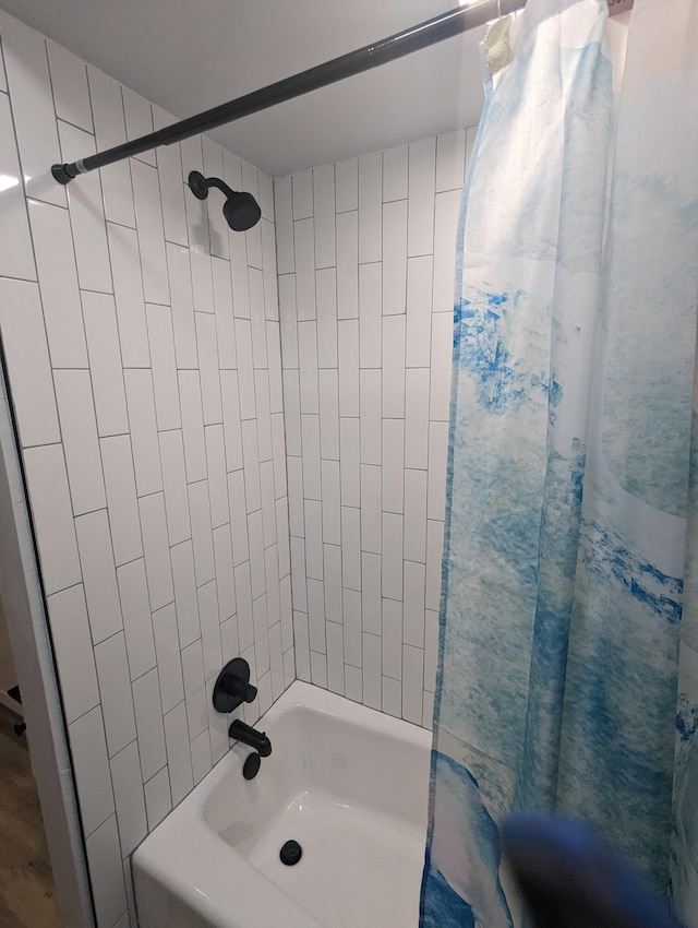 bathroom featuring shower / bath combo