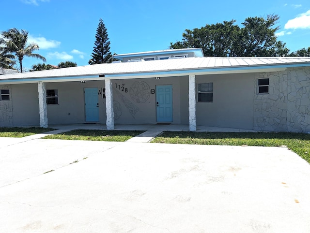 view of front of property