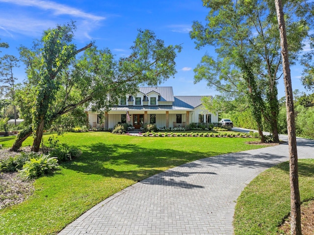 view of front of property featuring a porch and a front lawn