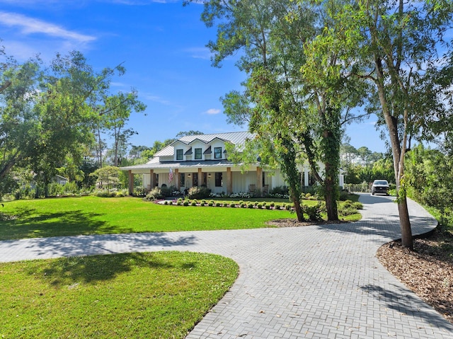 view of front facade featuring a front yard and covered porch