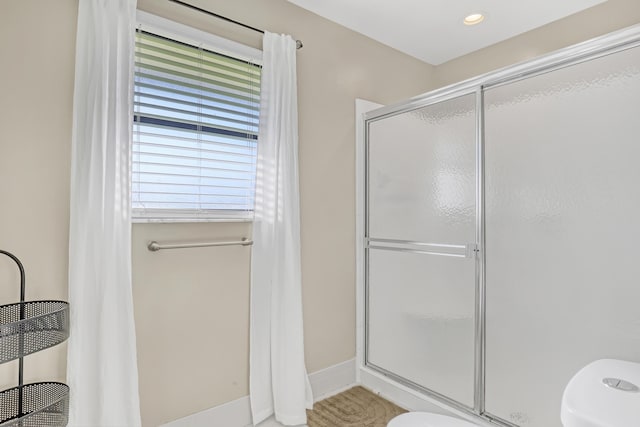 bathroom featuring a stall shower, recessed lighting, toilet, and baseboards