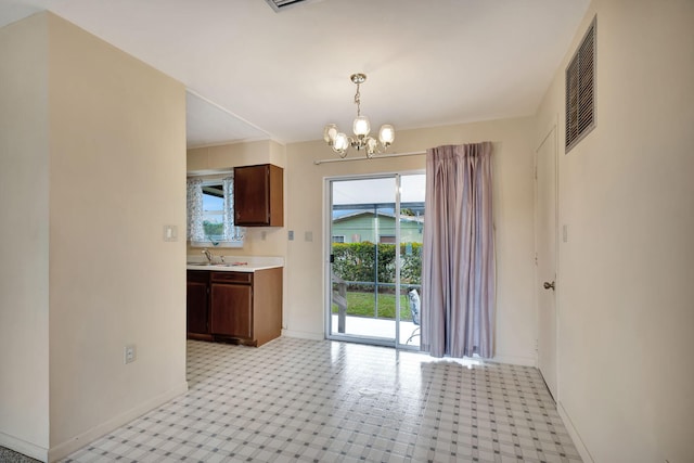 kitchen featuring a notable chandelier, visible vents, baseboards, light countertops, and light floors