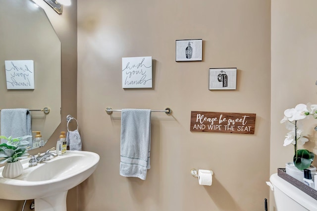 bathroom featuring toilet and sink