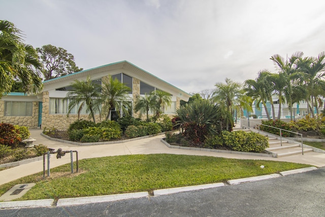 view of front of property with a front lawn