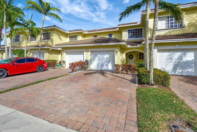 view of front facade with a garage