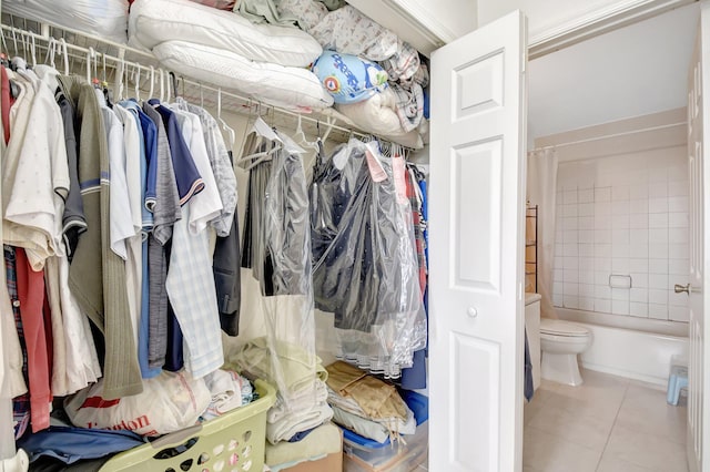 spacious closet featuring light tile patterned flooring