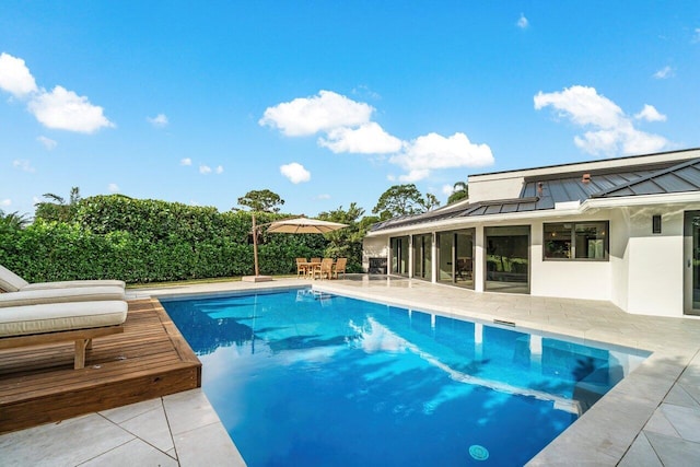 view of swimming pool featuring a patio