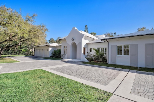 view of front of house with a garage and a front yard