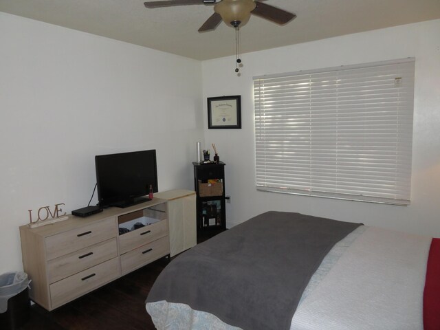 bedroom with dark wood-style floors and ceiling fan