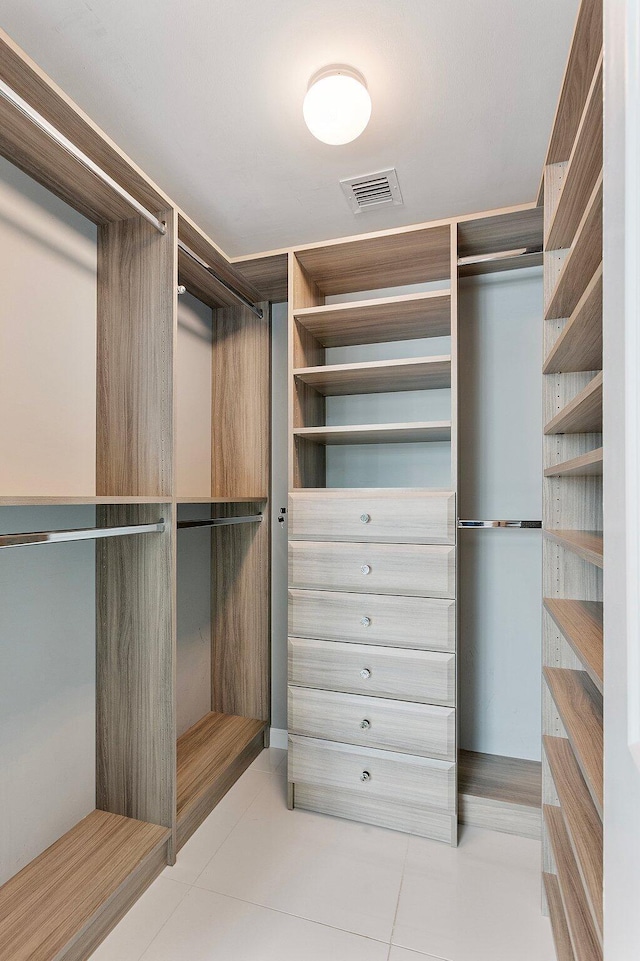 walk in closet featuring visible vents and light tile patterned flooring