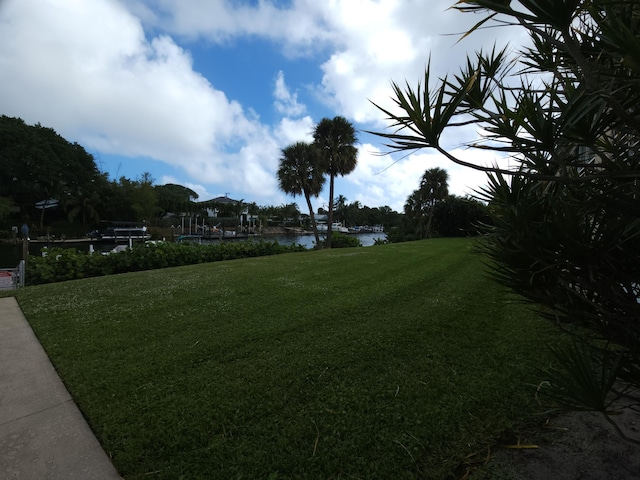 view of yard featuring a water view