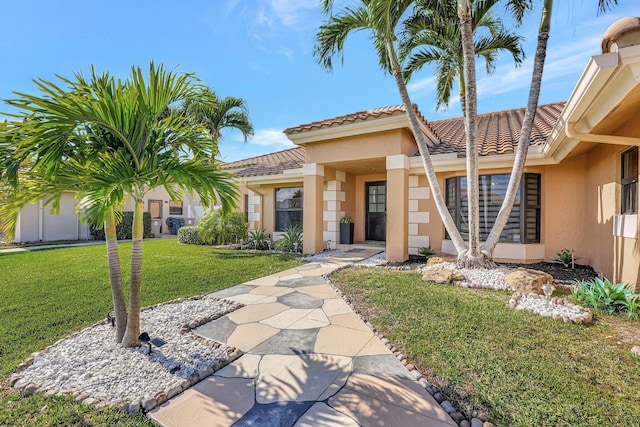 view of front of home featuring a front yard