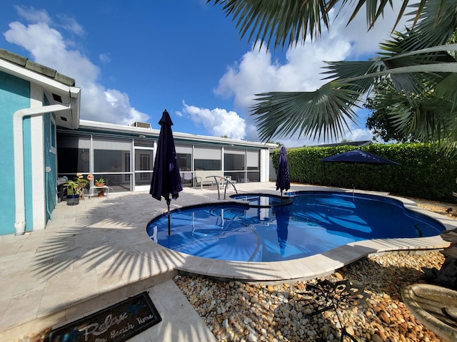 1821 N 50th Ave, Hollywood, FL 33021 - view of swimming pool with a sunroom, a patio, and a pool with connected hot tub